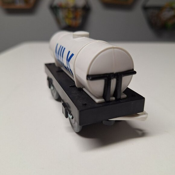 Tomy Thomas Train Milk Toy Tanker Car Wheels Hooks Vintage Kids Set Replacement - Picture 2 of 5